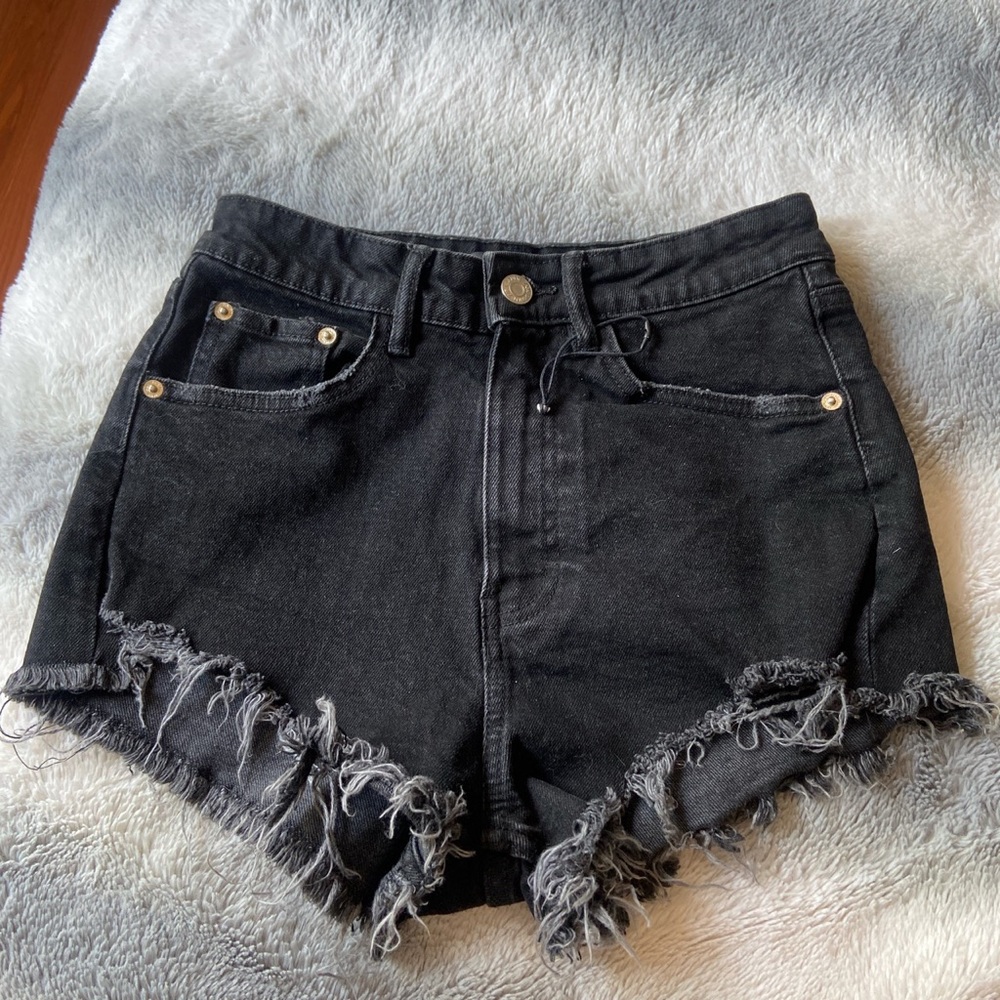 Zara Women’s Black Jean Shorts